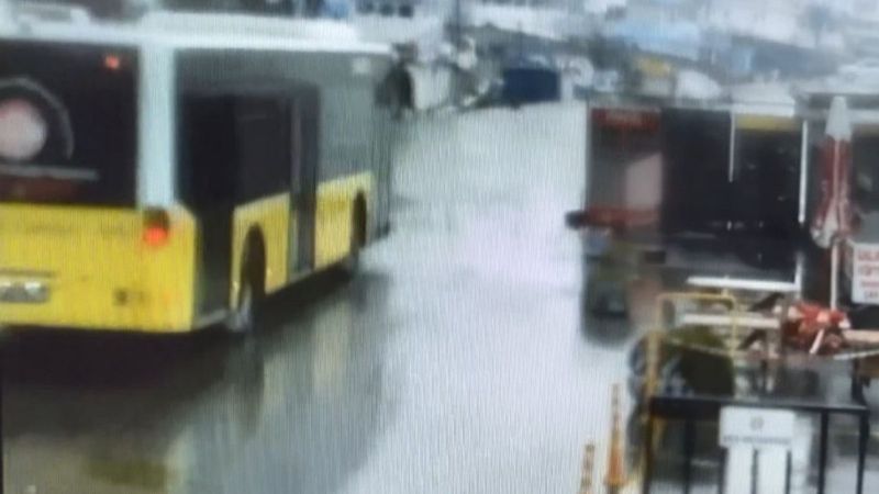 Şile'de dalga İETT otobüsünün camını kırdı