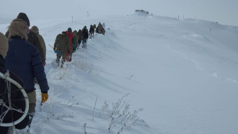 Hakkari’de, köylüler şehidin cenazesi için seferber oldu
