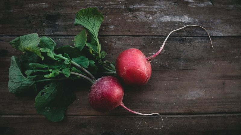 Turp sebzesini yapraklarıyla tüketmeniz için 5 neden