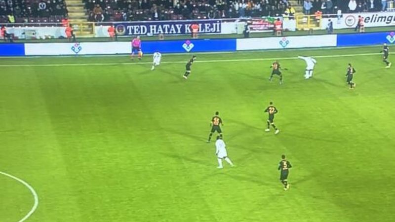 Galatasaray taraftarından ofsayt tepkisi