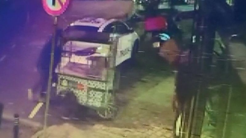 Beşiktaş'ta kafasına poşet geçirip, simit arabasını çaldı