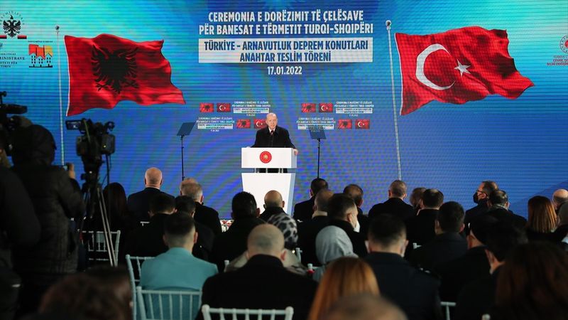 Cumhurbaşkanı Erdoğan, Arnavutluk'ta deprem konutlarını teslim etti