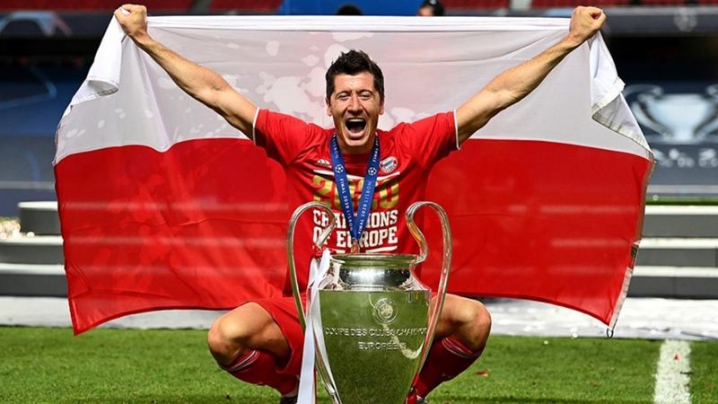 Lewandowski art arda 2. kez FIFA'nın en iyi futbolcusu ödülünü aldı