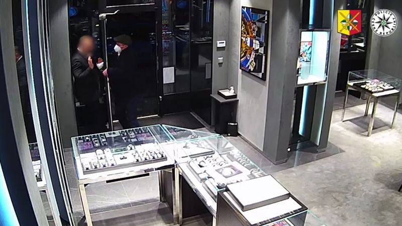 Çekya’da saatçi soygunu