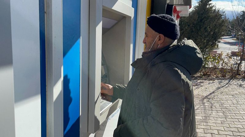 Isparta’da, hasta eşi olan adamı 100 bin lira dolandırdı