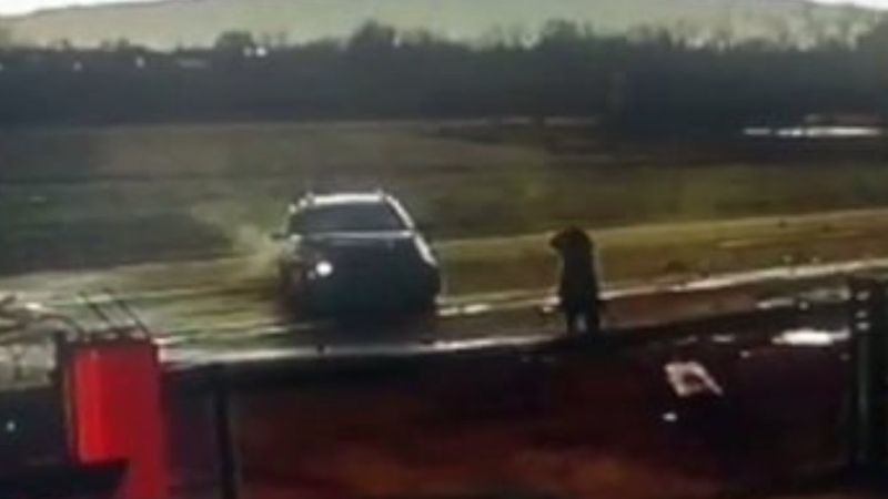 Sakarya'da yakınının kazasına şahit olan kişi cinnet geçirdi