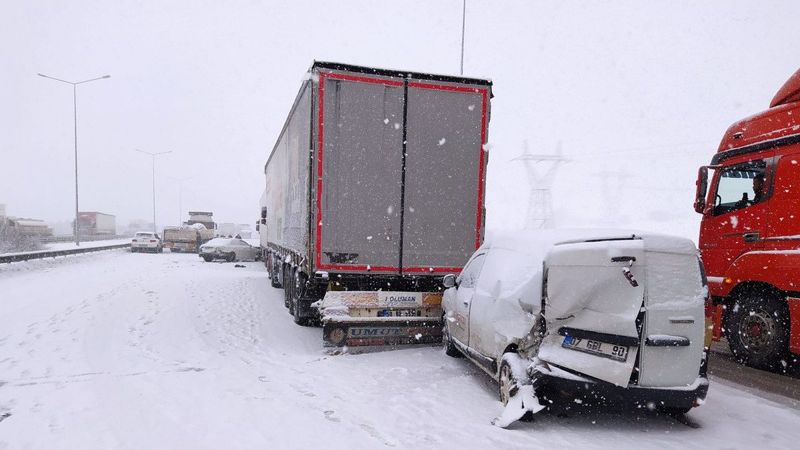 Bolu'da zincirleme kaza: 24 araç birbirine girdi