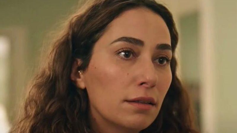 Siyah-beyaz film gibi biraz... Masumlar Apartmanı Esra'nın sütyensiz kareleri sosyal medyayı yıktı!