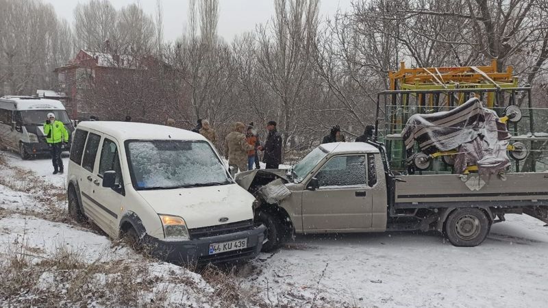 Malatya'da kar, trafik kazalarına neden oldu