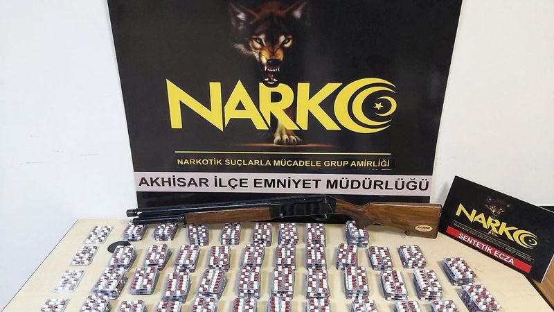 Manisa'da yeşil reçeteye tabi 2 bin 853 hap ele geçirildi