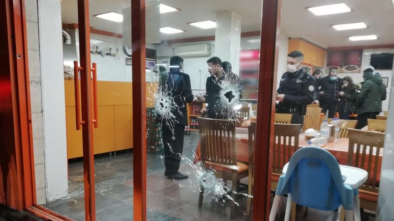 İzmir'de restorana silahlı saldırı: 2 yaralı