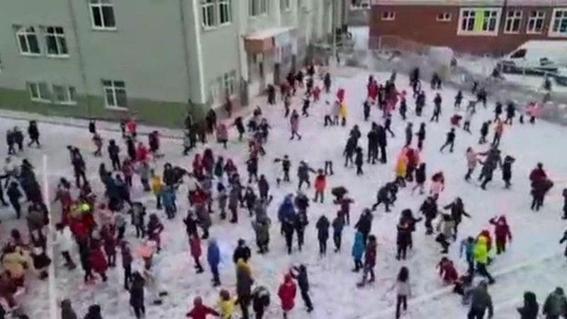 Ankara'da öğrencilerin kar eğlencesi