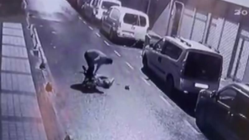 Bağcılar'da attığı yumrukla arkadaşını bayılttı