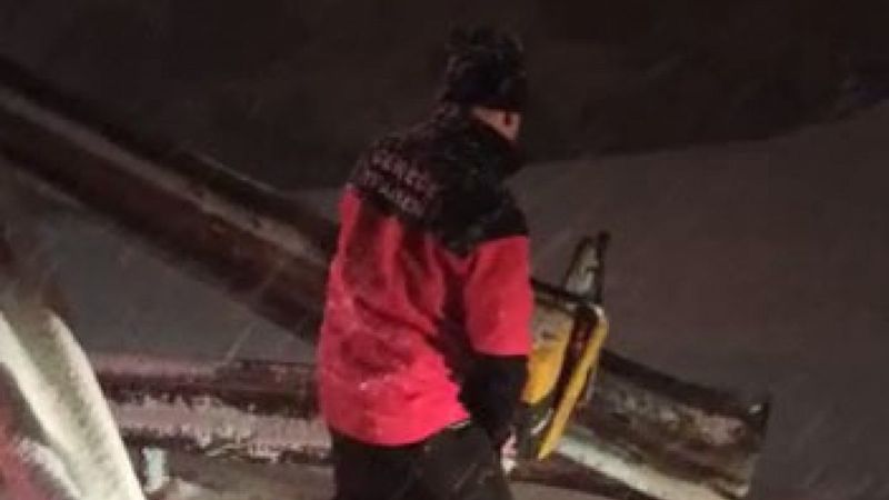 Bolu'da, kaza yapan otobüste mahsur kalan 27 yolcu kurtarıldı