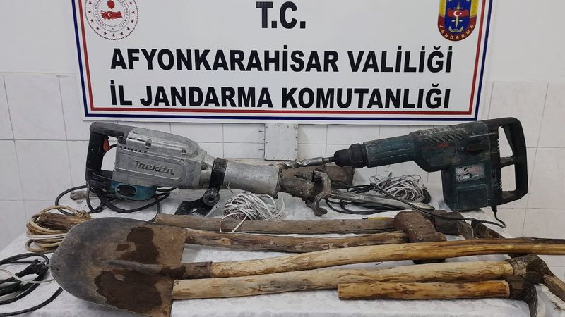 Afyonkarahisar'da define avcıları suçüstü yakalandı