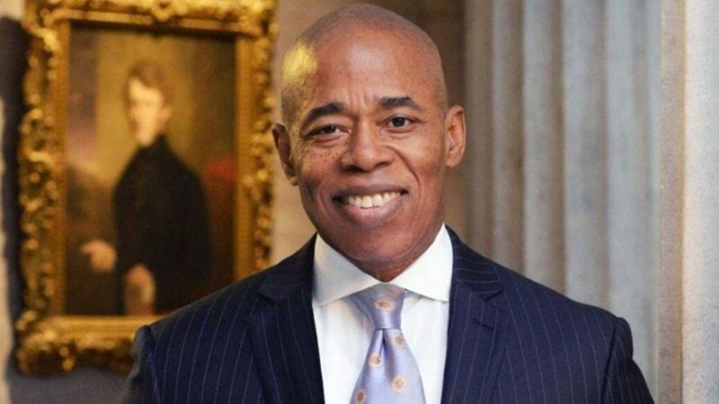 New York Belediye Başkanı Adams, manavı ziyaret etti