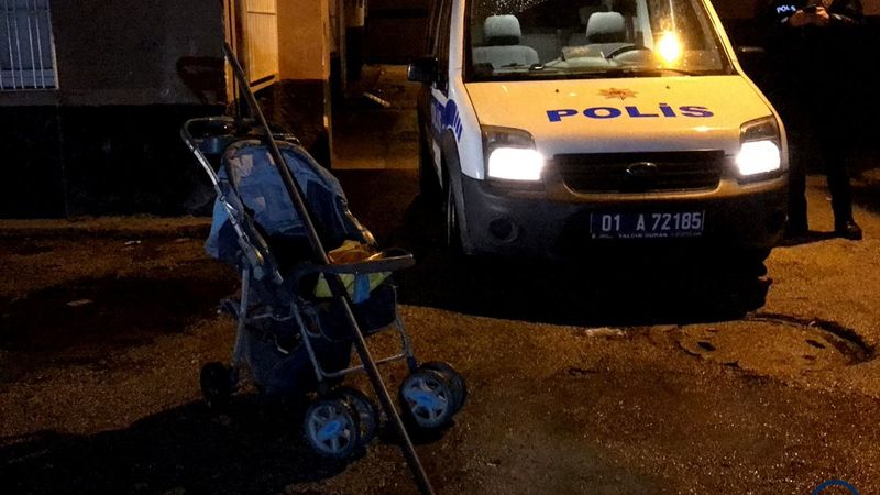 Adana'da bebek arabasıyla hırsızlık yaptığı belirlenen bir kişi yakalandı