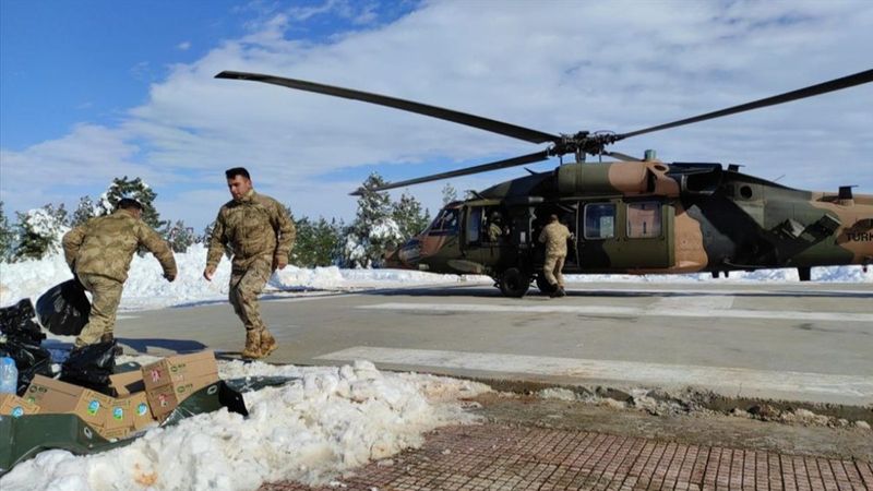 TAG otoyolundaki vatandaşlara yiyecek ulaştırıldı