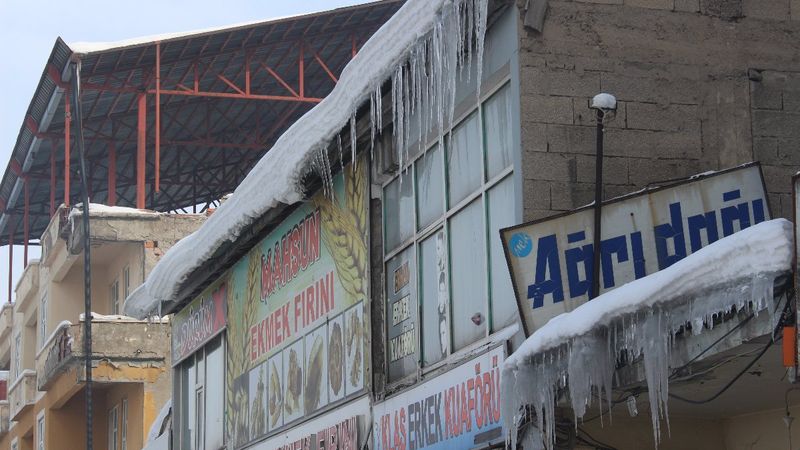 Van'da hava sıcaklığı, eksi 39'u gördü