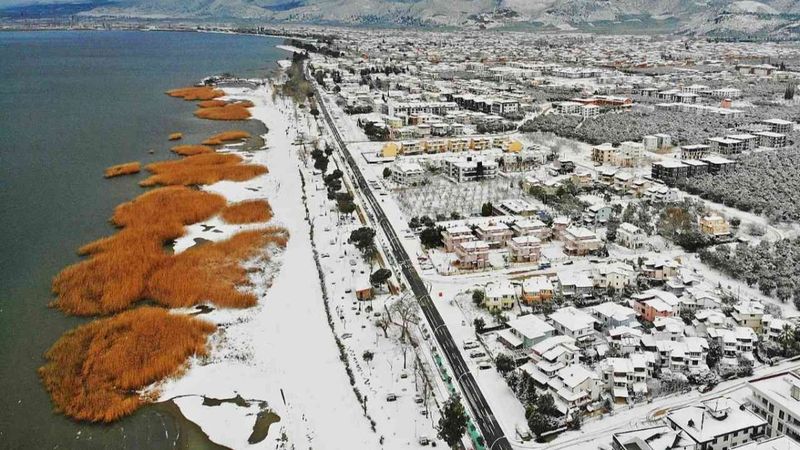 2 bin yıllık antik kentin beyaz örtüsü büyüledi