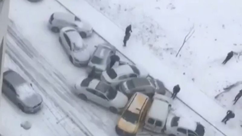 Malatya’da 10 aracın birbirine girdiği anlar kamerada