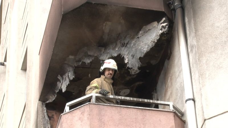 Ataşehir'de hamile kadın yangından kurtarıldı