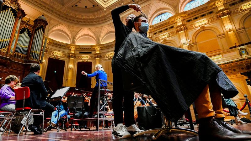 Hollanda'da konser salonlarında kısıtlamalar protesto edildi