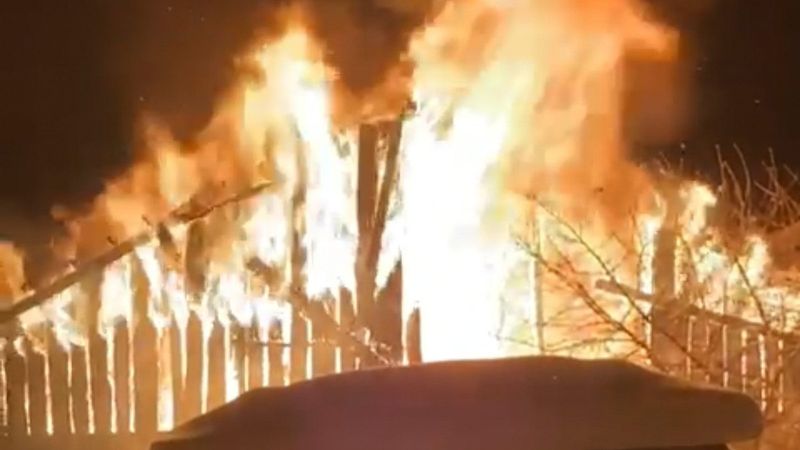 Bursa'da bir vatandaşın evi alev alev yandı