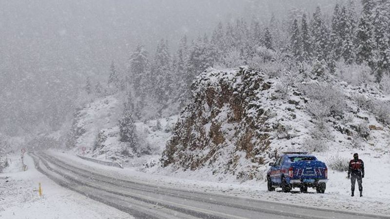 Meteoroloji Isparta Afyon ve Uşak'ı kuvvetli kar yağışı için uyardı