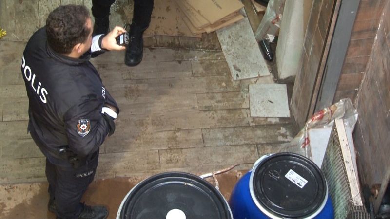 Beyoğlu'nda yük asansörü zemine çakıldı