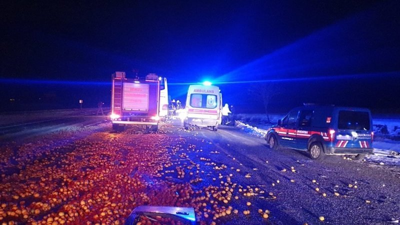 Denizli'de yolcu otobüsü tıra arkadan çarptı