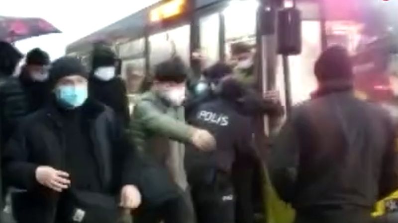 Başakşehir’de otobüste 'kayıp telefon' krizi