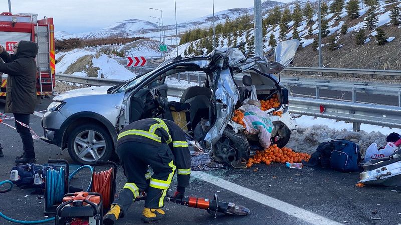 Niğde'de feci kaza: 2 ölü, 6 yaralı