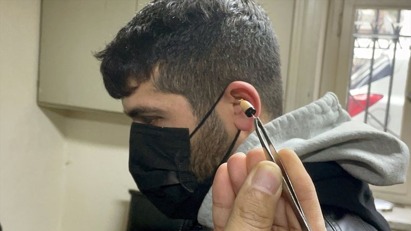 İzmir'de ehliyet sınavına kameralı maskeyle girdi