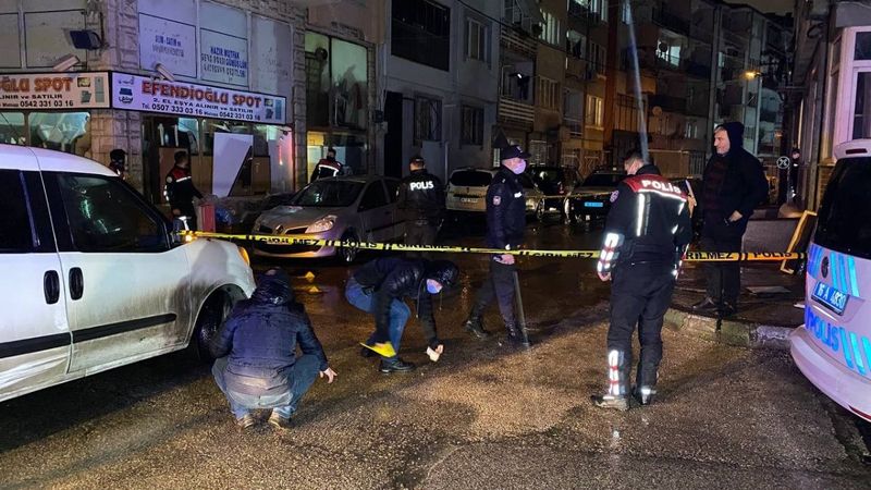 Bursa'da sokakta yürüyen iki kişiye kurşun yağdırdı: 1 ölü, 1 yaralı