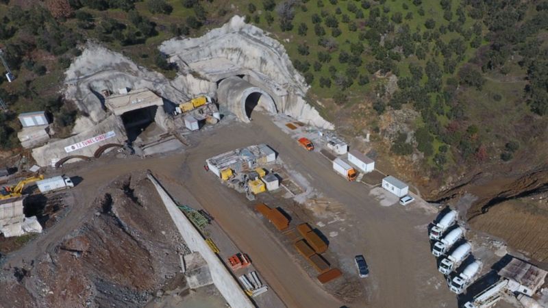 Kaz Dağları'ndan geçişi 35'ten 7 dakikaya indiren tünelde sona gelindi