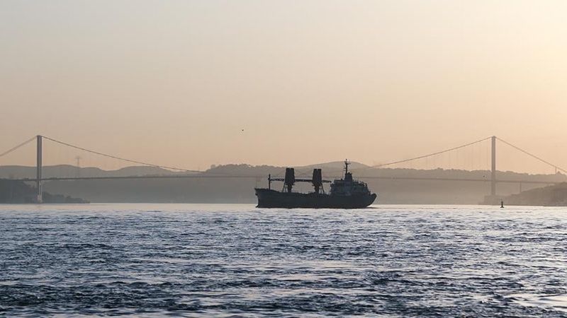 İstanbul'da gemi trafiği çift yönlü askıya alındı