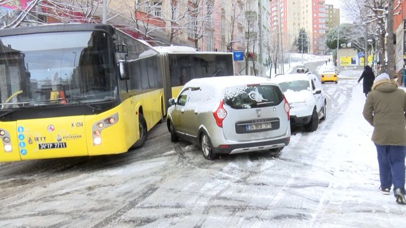 İstanbul'da sürücülerin zor anları kameraya yansıdı