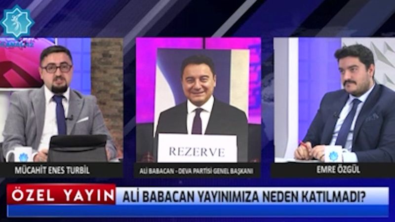 Konya'da canlı yayın programını iptal eden Ali Babacan'a gazetecilerden resimli protesto