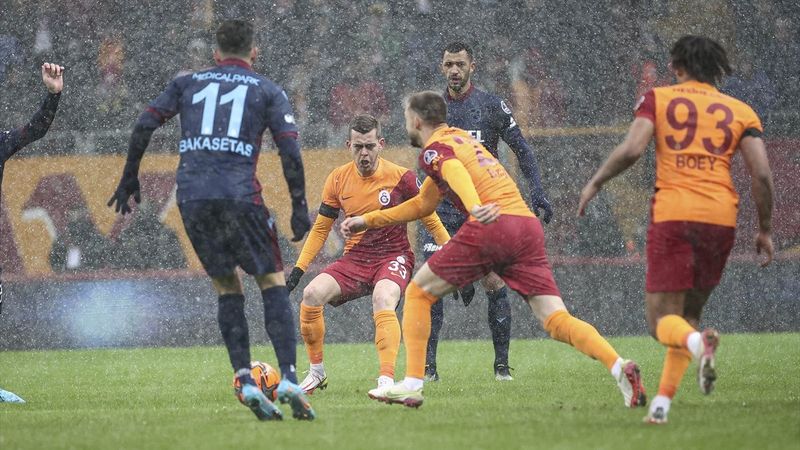 Trabzonspor, Galatasaray'ı 2 golle mağlup etti
