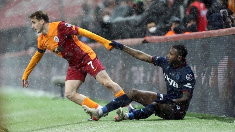 Galatasaray sonunu getiremiyor