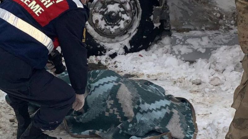 Bartın'da 2 aracın arasında sıkışan adam yaşamını yitirdi