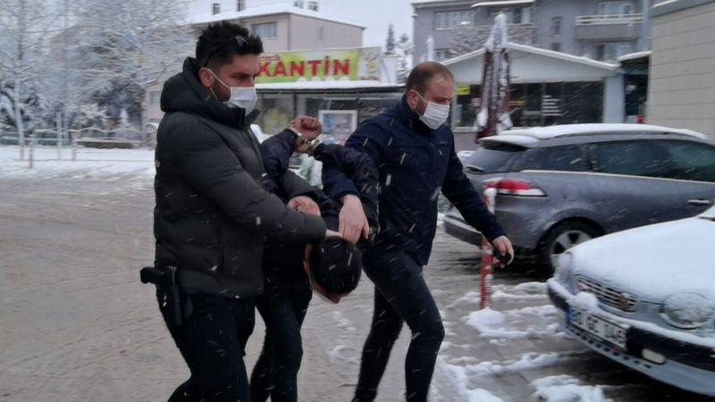 Bursa'da eşi ve kız kardeşini bıçakladı