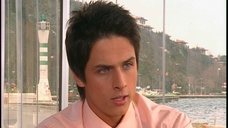 Selena'nın yakışıklı Burak hocasıydı! Gökhan Keser, 'değişmeyişi' ile gündemde