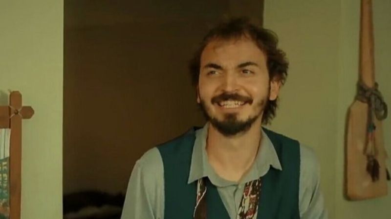 Siz onu bir de Instagram'da görün! Gönül Dağı'nın Çaycı Rıfat'ı pozlarıyla akılları aldı...