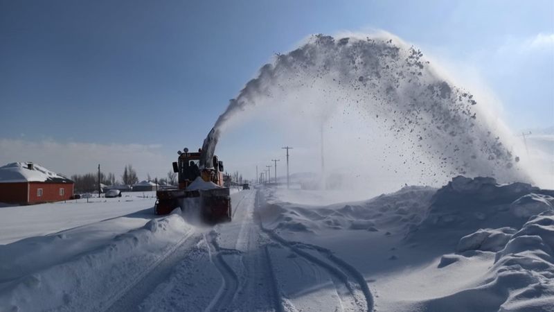 Doğu'da yerleşim birimlerine ulaşım kesildi