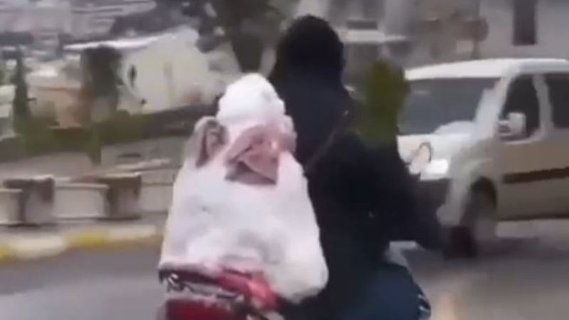 Kardan adamı ile şehir turu atan Antalyalı