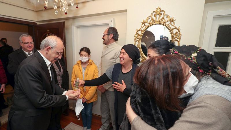 Kemal Kılıçdaroğlu imam hatipli öğrencinin evini ziyaret etti