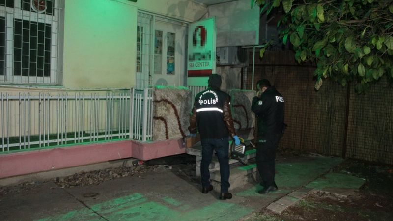 Adana'da masaj salonunda bıçaklı kavga: 2 ağır yaralı