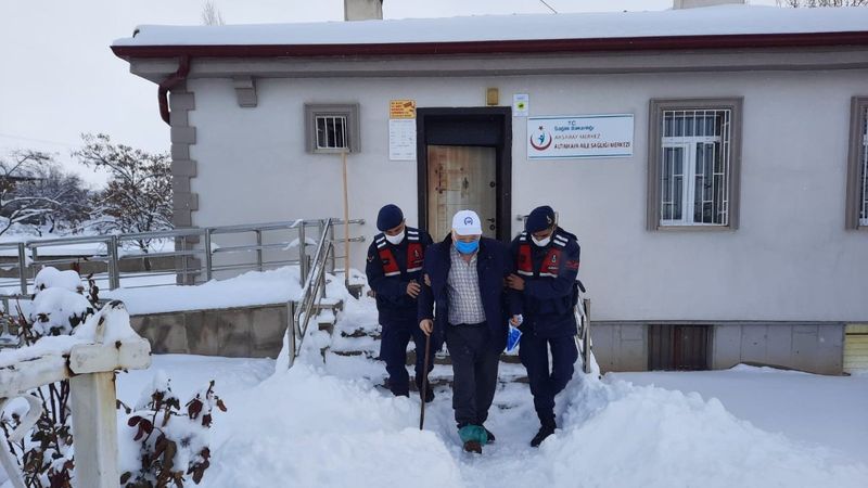 Aksaray’da vatandaşların yardımına jandarma koştu